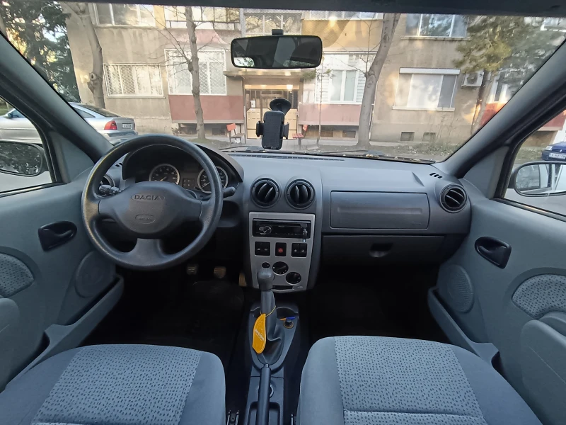 Dacia Logan 1.5 DCI, снимка 8 - Автомобили и джипове - 49589197