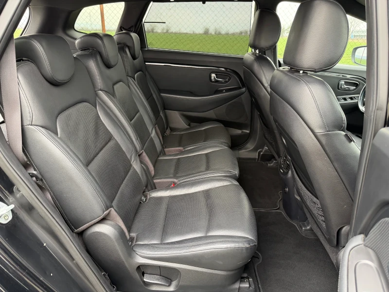 Kia Carens 1.7, снимка 12 - Автомобили и джипове - 53442740