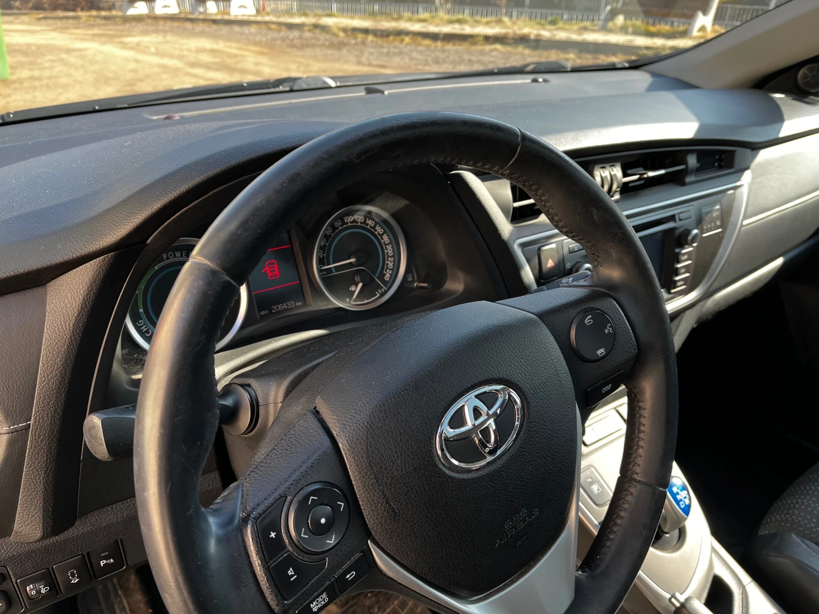 Toyota Auris Hybrid / Navi / Камера / Панорама - изображение 9