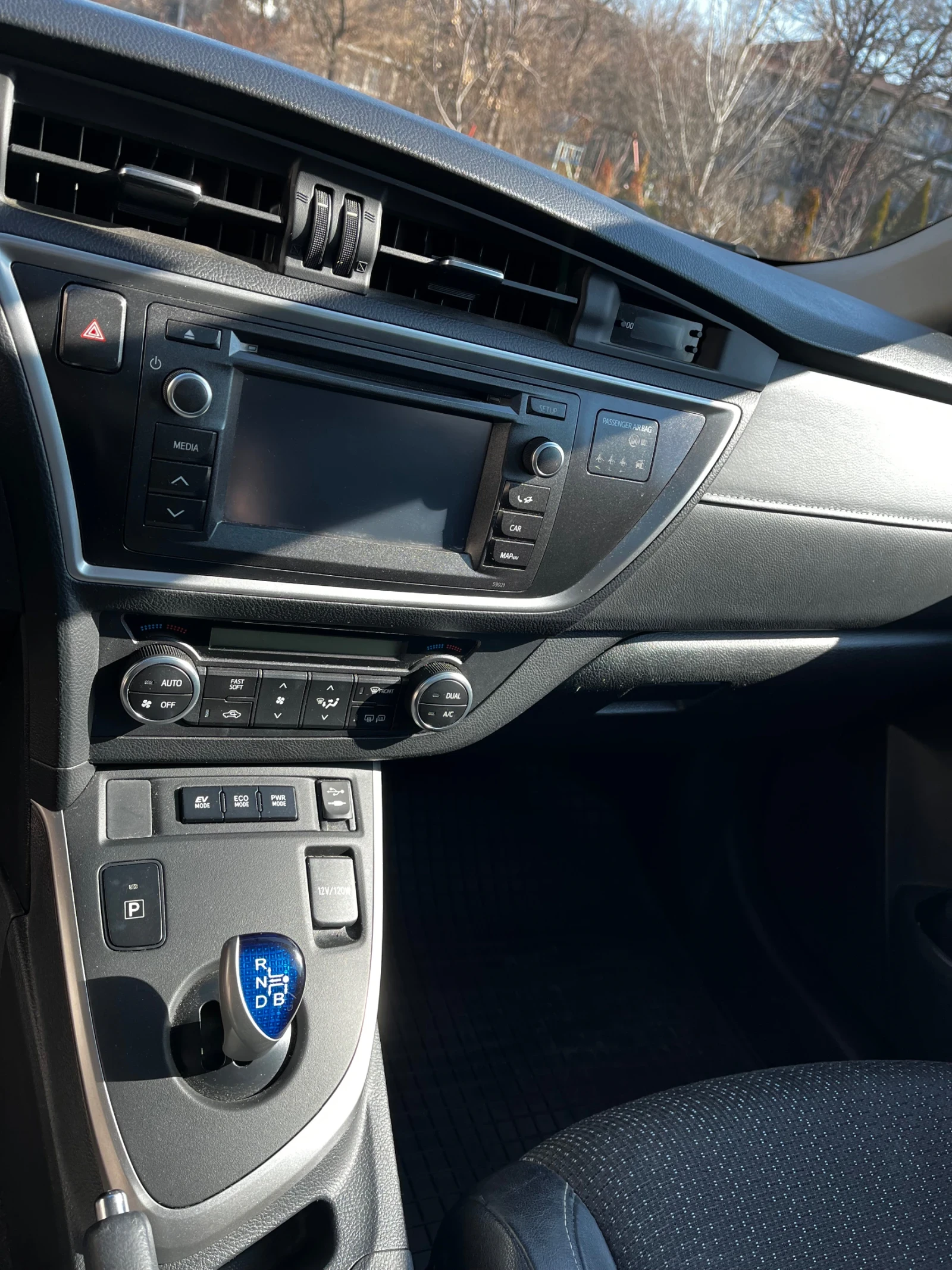 Toyota Auris Hybrid / Navi / Камера / Панорама - изображение 8