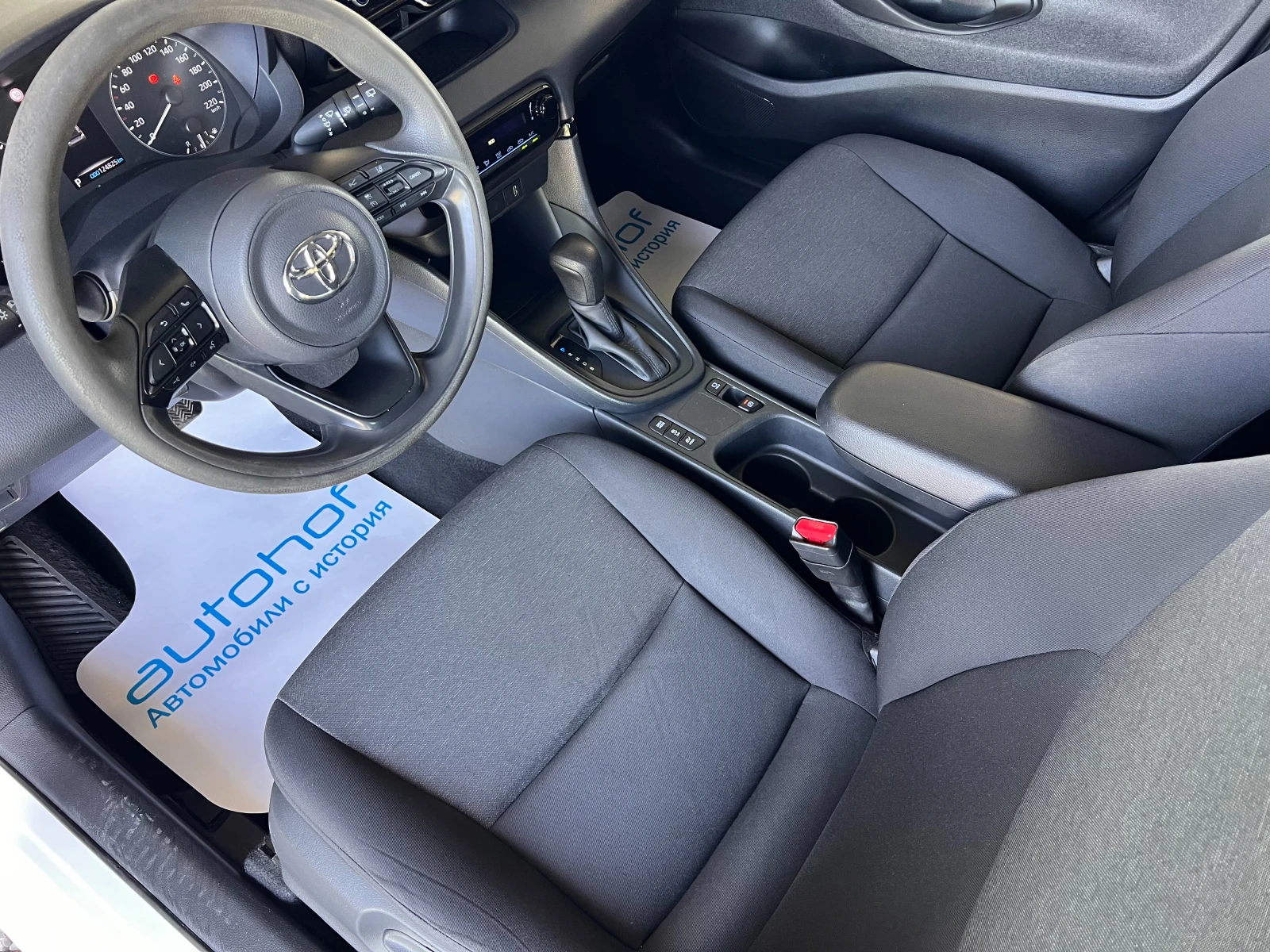 Toyota Yaris LIGHT/HYBRID/1.5vvt-i/115K.C./Е-CVT AT - изображение 7