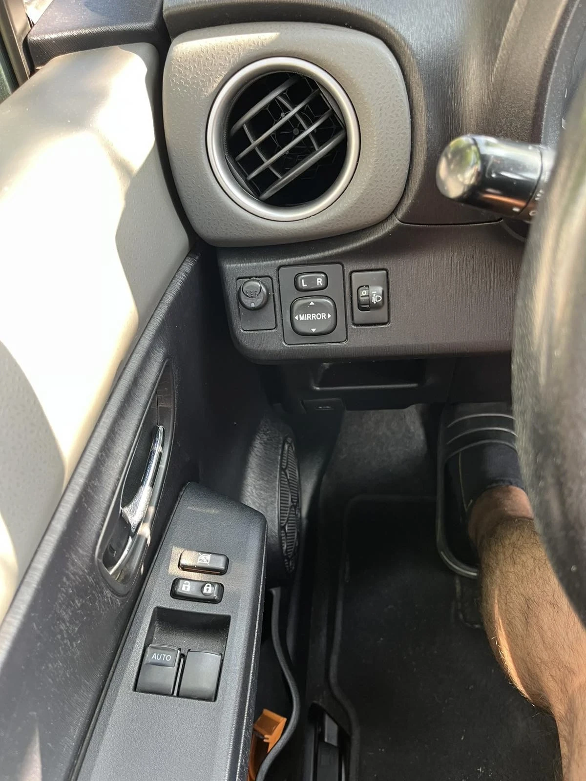 Toyota Yaris  - изображение 8