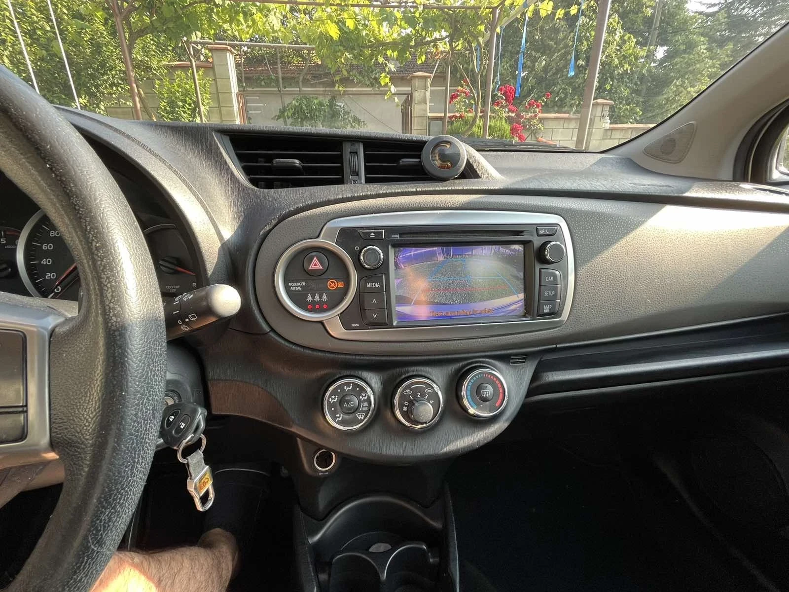 Toyota Yaris  - изображение 3
