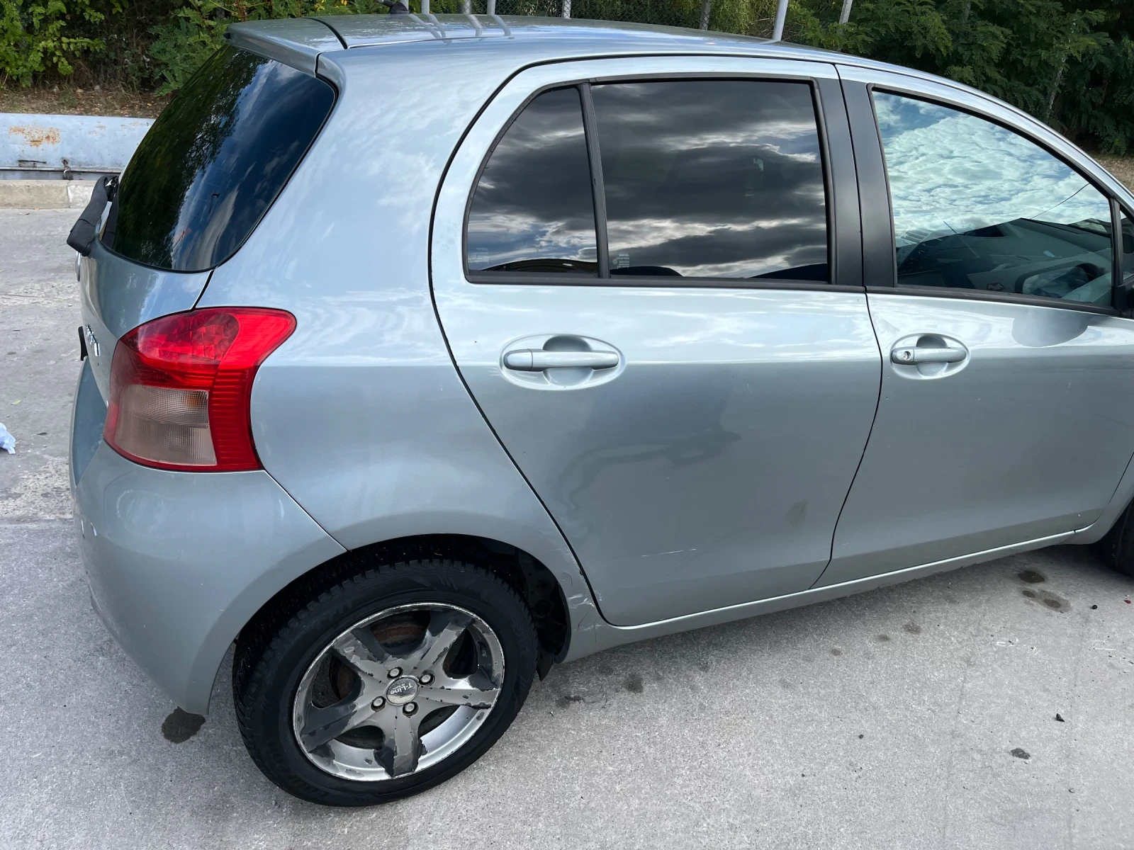 Toyota Yaris  - изображение 4