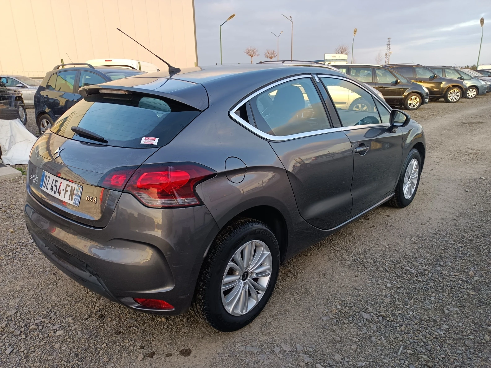 DS DS 4 1.2 PureTech Chic, снимка 4 - Автомобили и джипове - 53839356