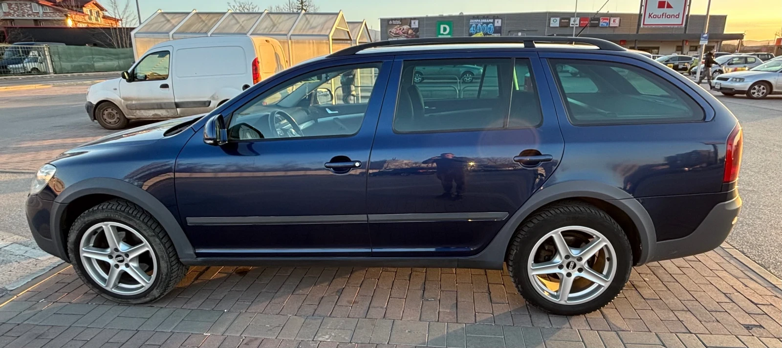 Skoda Octavia Scout 2.0 tdi, снимка 4 - Автомобили и джипове - 53840903