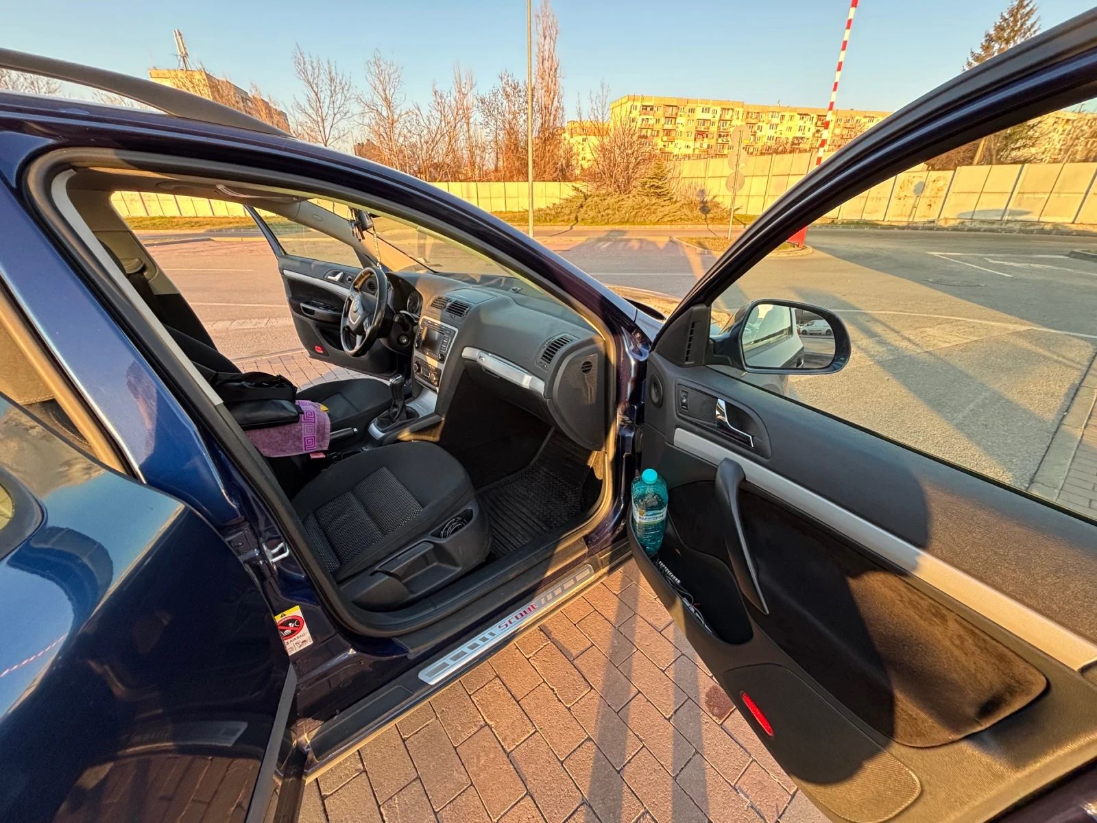 Skoda Octavia Scout 2.0 tdi, снимка 14 - Автомобили и джипове - 53840903