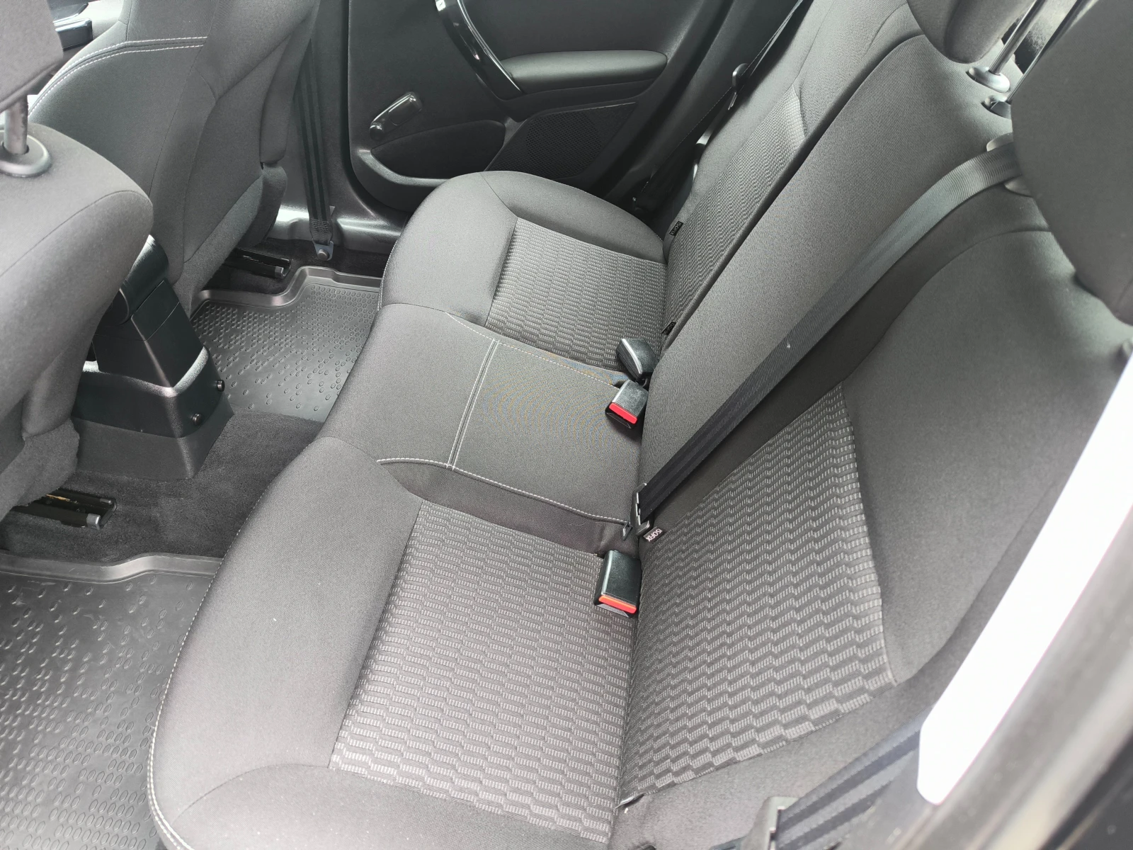 Peugeot 208 1, 6 HDi-90k.c.HABИ, LED, FACELiFT, EBPO 6B!, снимка 13 - Автомобили и джипове - 53936490