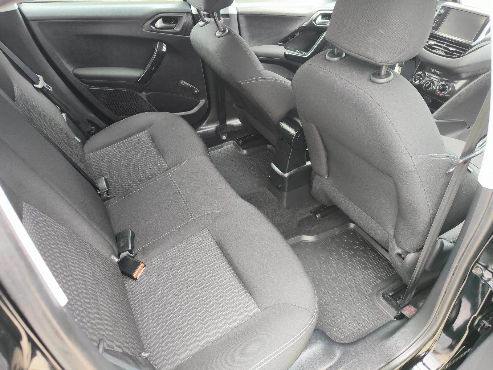 Peugeot 208 1, 6 HDi-90k.c.HABИ, LED, FACELiFT, EBPO 6B!, снимка 12 - Автомобили и джипове - 53936490