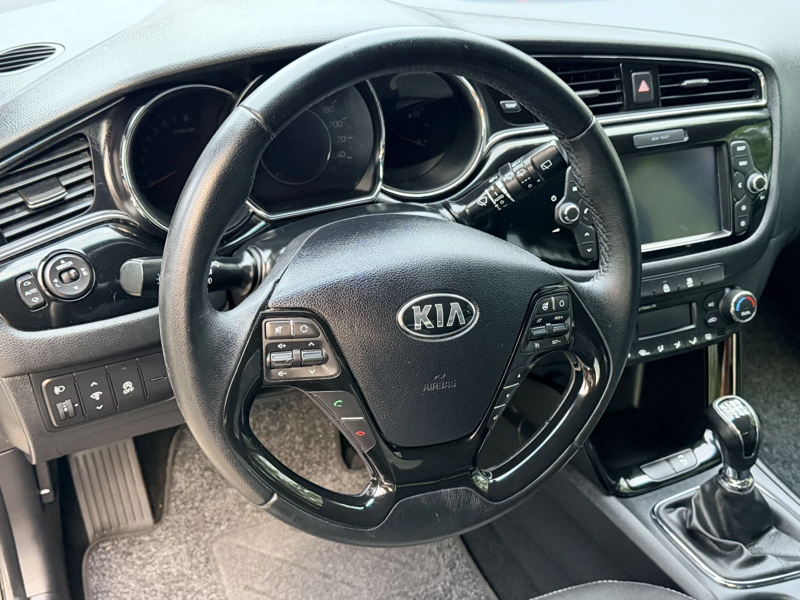 Kia Ceed, снимка 8 - Автомобили и джипове - 54480706