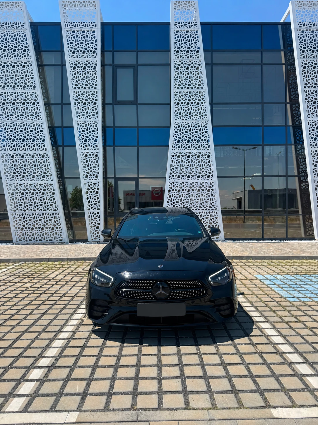 Mercedes-Benz E 220 d AMG RWD, снимка 3 - Автомобили и джипове - 55221735