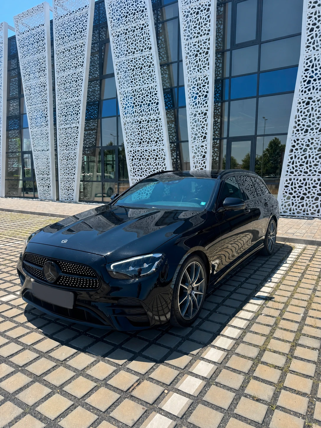 Mercedes-Benz E 220 d AMG RWD, снимка 2 - Автомобили и джипове - 55221735