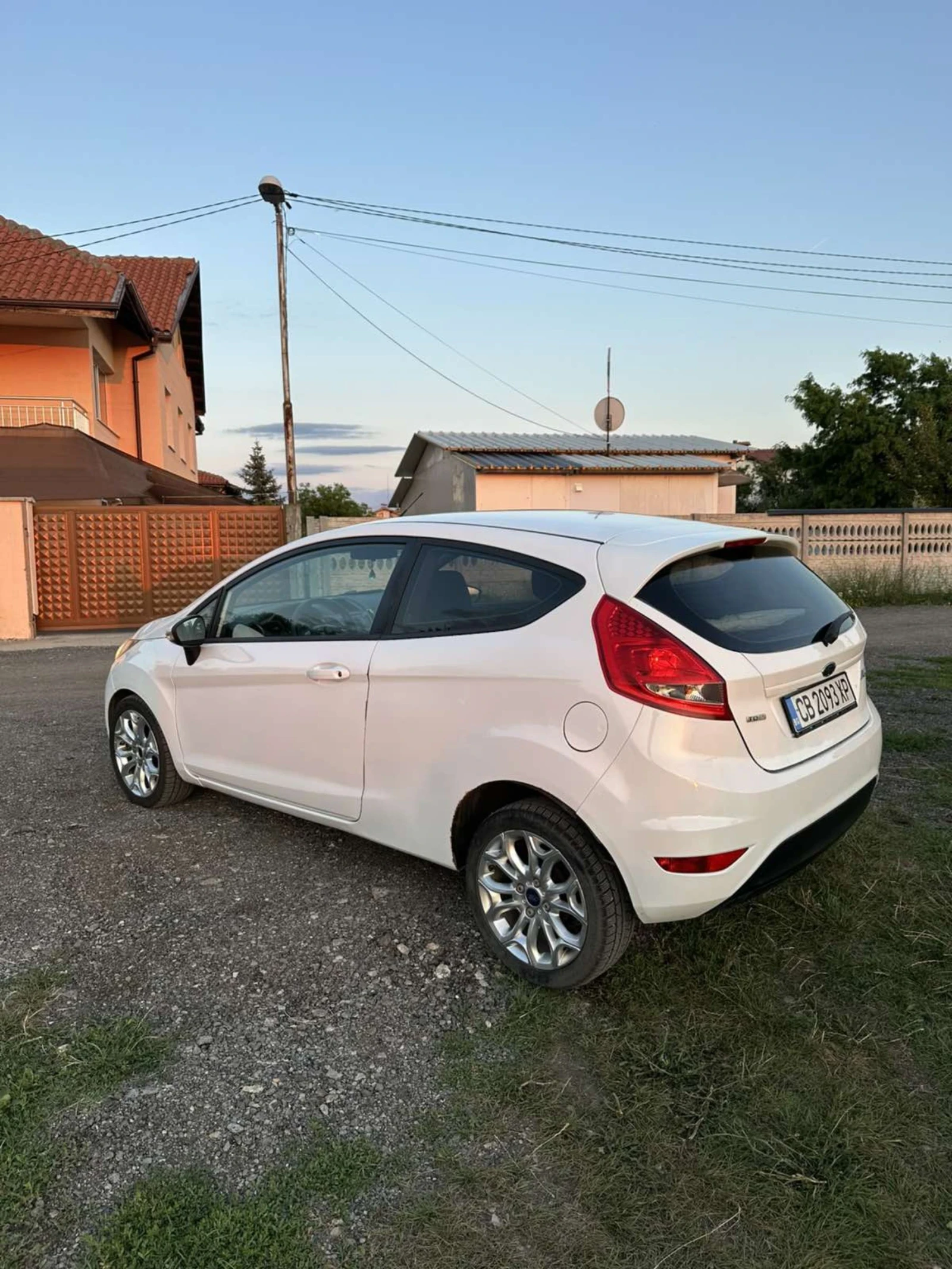 Ford Fiesta 1.4 tdci Климатик, снимка 4 - Автомобили и джипове - 55235488