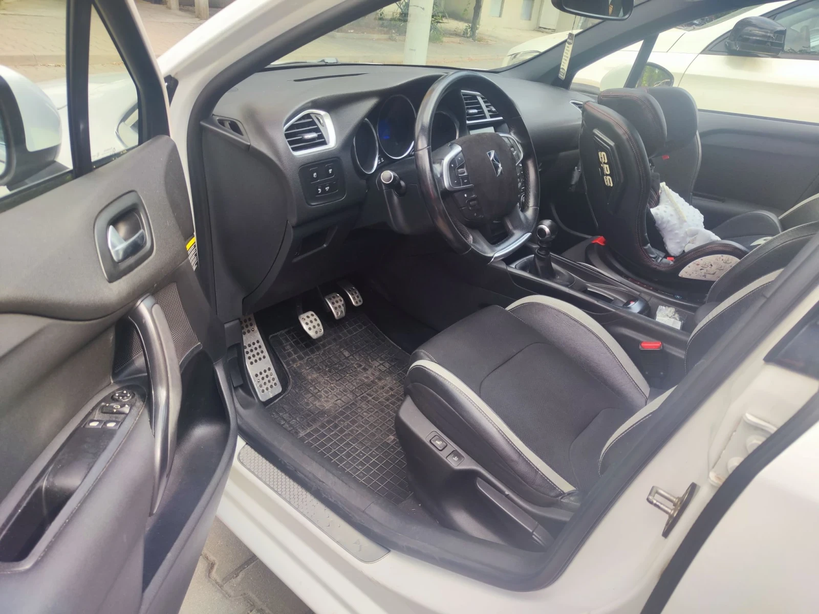 Citroen DS4, снимка 3 - Автомобили и джипове - 56506414