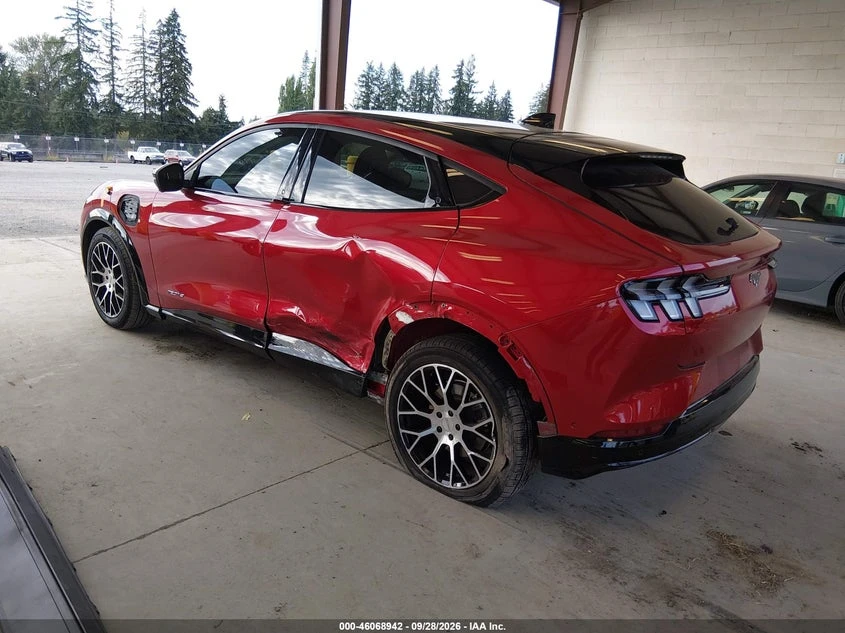 Ford Mustang Mach-E Premium, снимка 3 - Автомобили и джипове - 56320042
