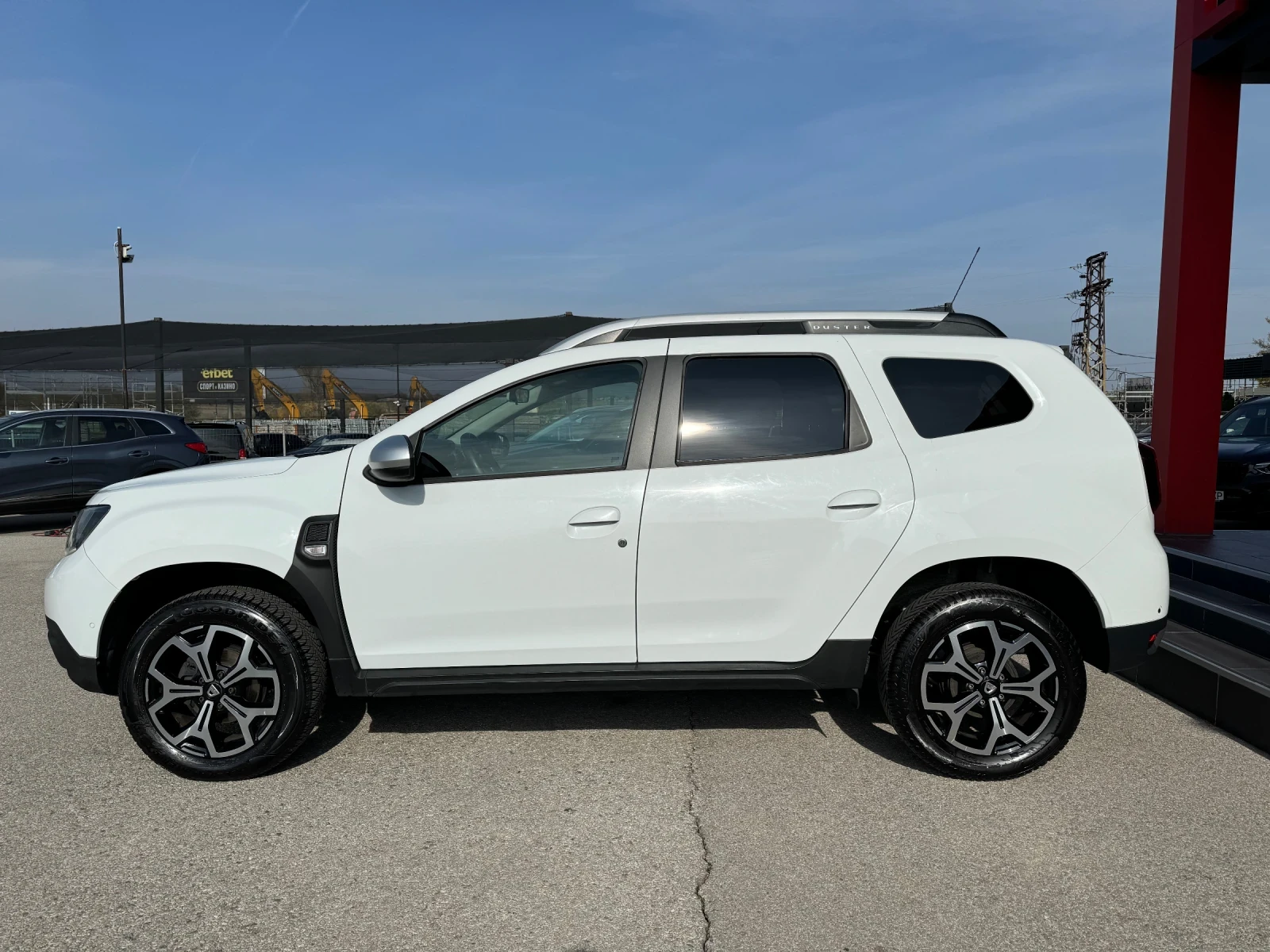 Dacia Duster 1.6i-ГАЗ-FACELIFT-KEYLESS-CAMERA-BLIND SPOT-TOP - изображение 3