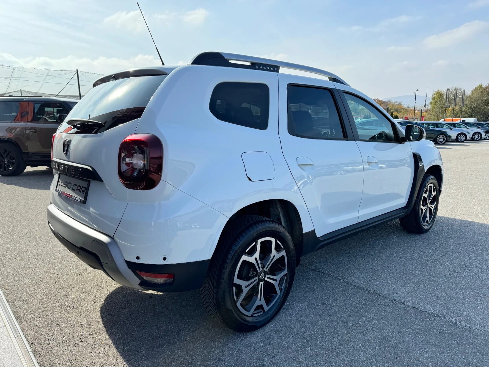 Dacia Duster 1.6i-ГАЗ-FACELIFT-KEYLESS-CAMERA-BLIND SPOT-TOP - изображение 6