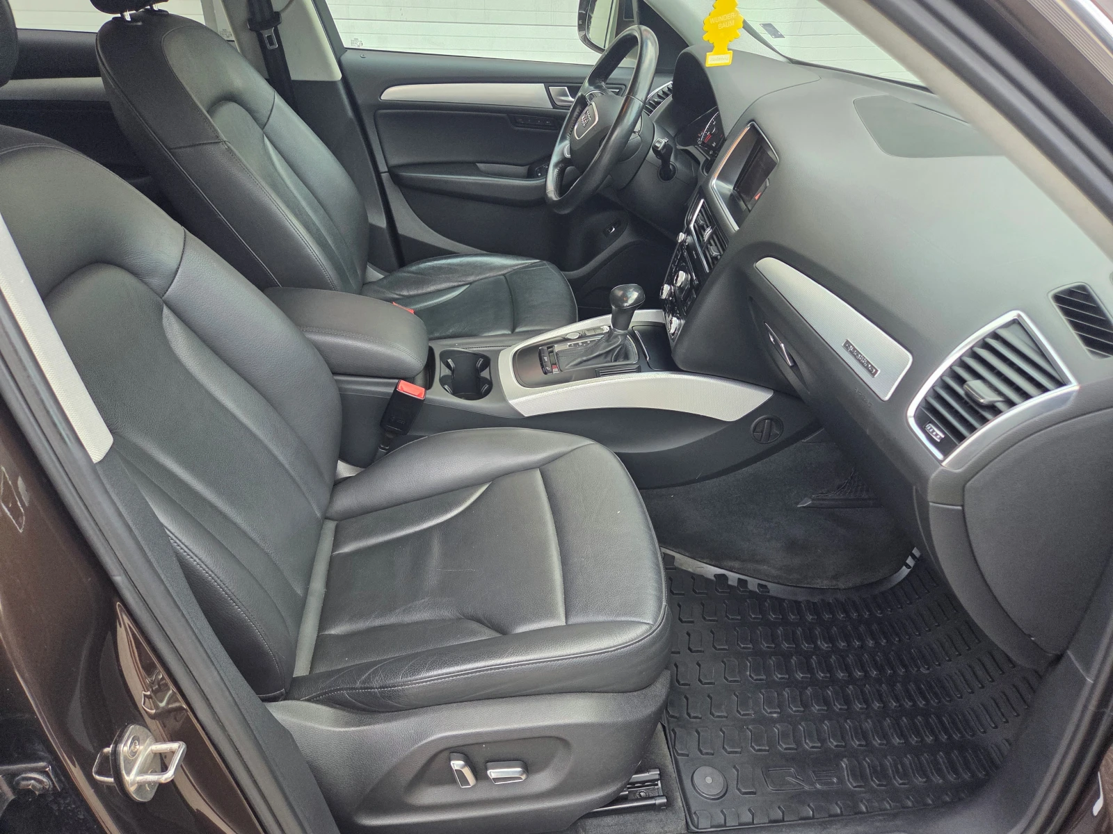 Audi Q5 2.0T/Quattro, снимка 15 - Автомобили и джипове - 54754171