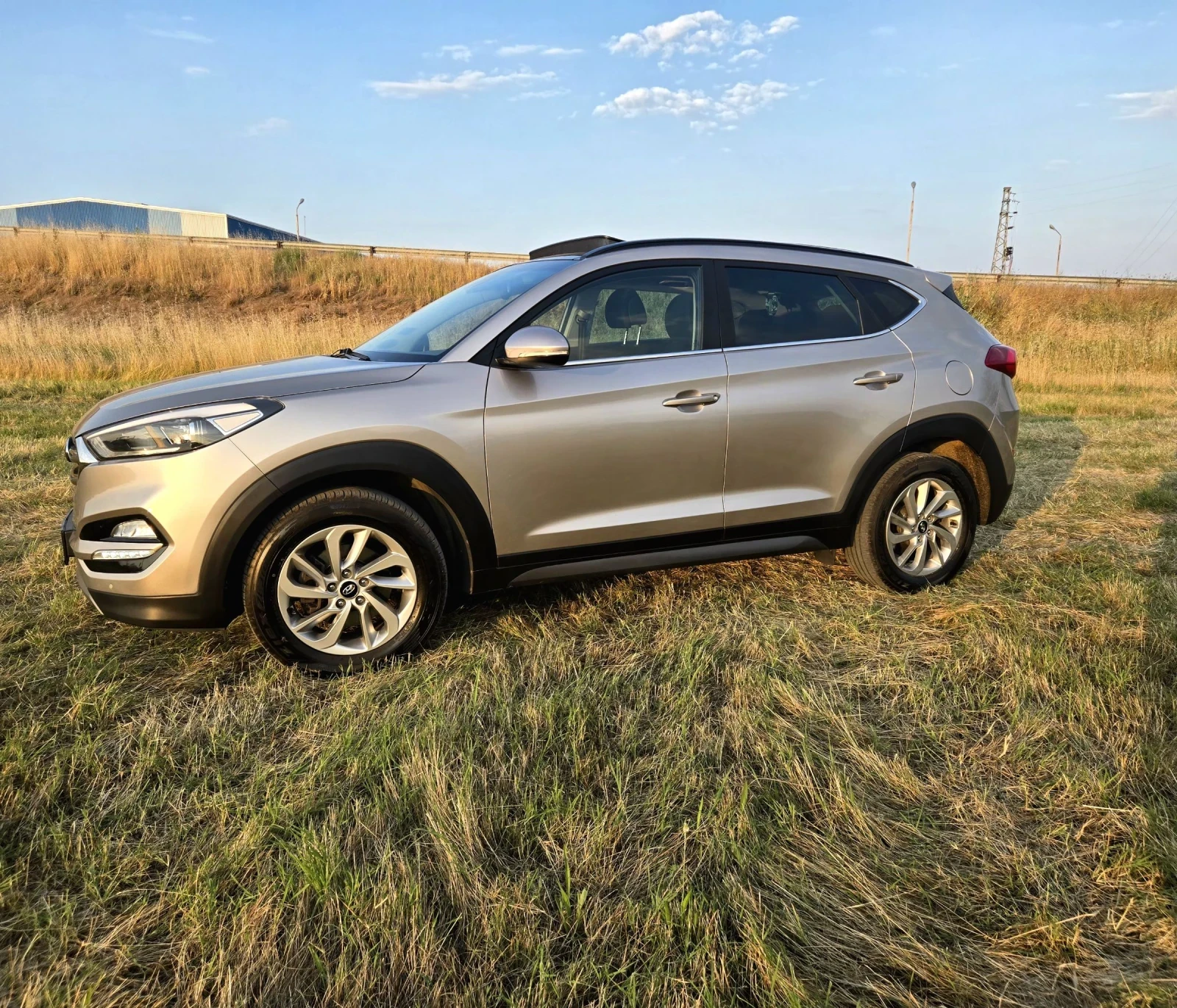 Hyundai Tucson 2.0 CRDI 136kc.4WD PANORAMA , снимка 3 - Автомобили и джипове - 54797325