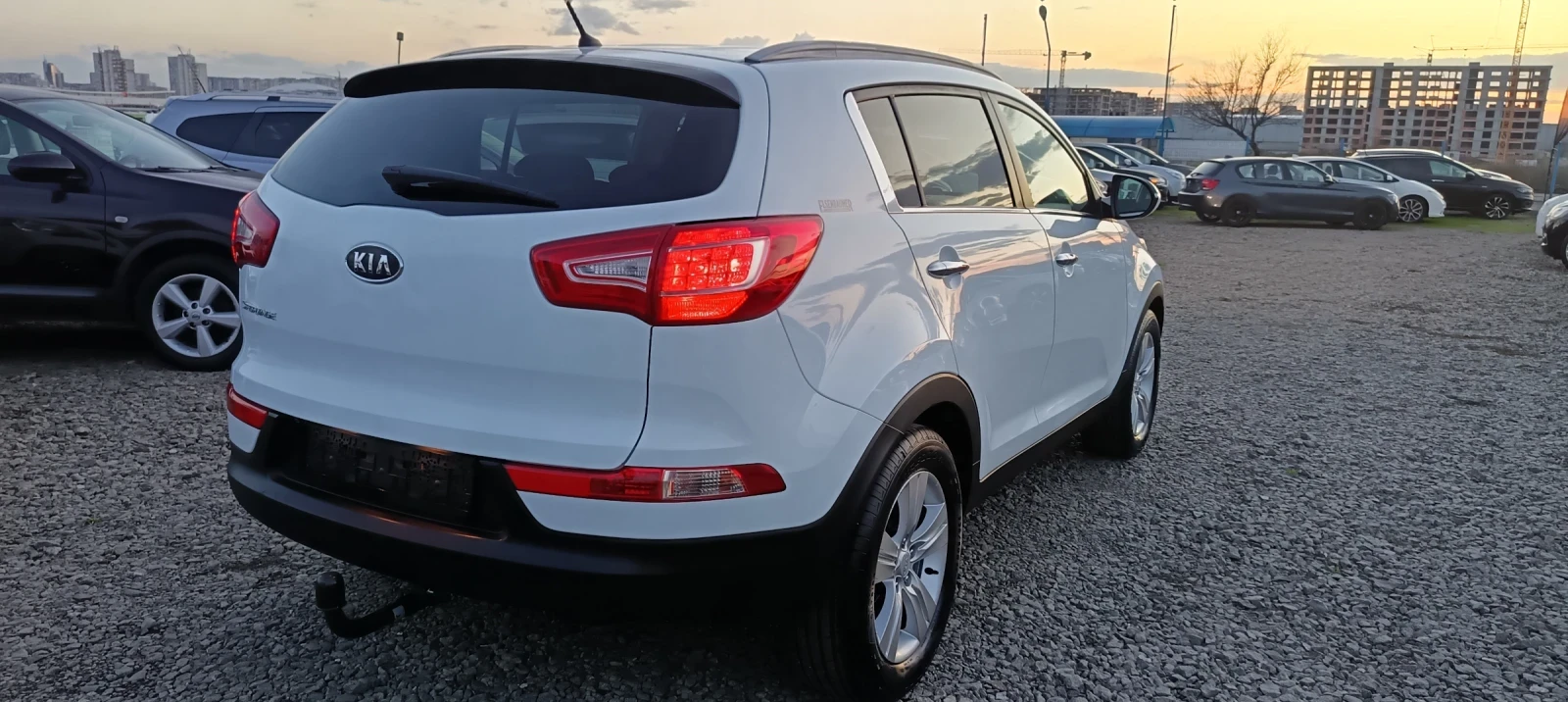 Kia Sportage 1.7* Ксенон * Камера * Подгрев , снимка 3 - Автомобили и джипове - 55740676