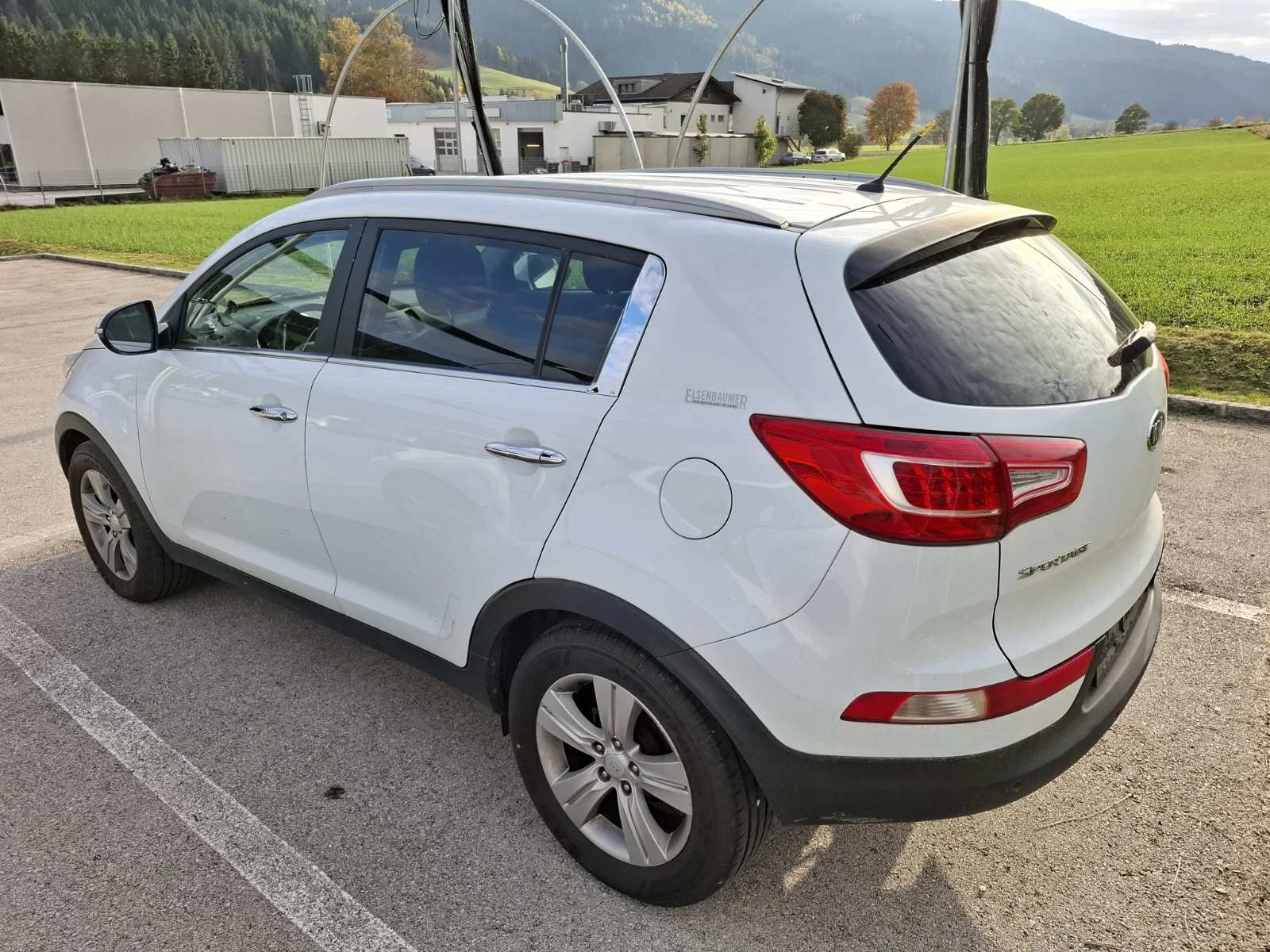 Kia Sportage 1.7* Ксенон * Камера * Подгрев , снимка 15 - Автомобили и джипове - 55740676