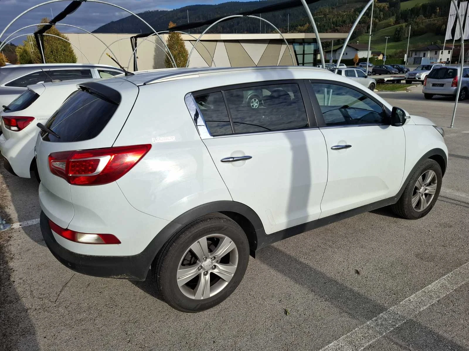Kia Sportage 1.7* Ксенон * Камера * Подгрев , снимка 16 - Автомобили и джипове - 55740676
