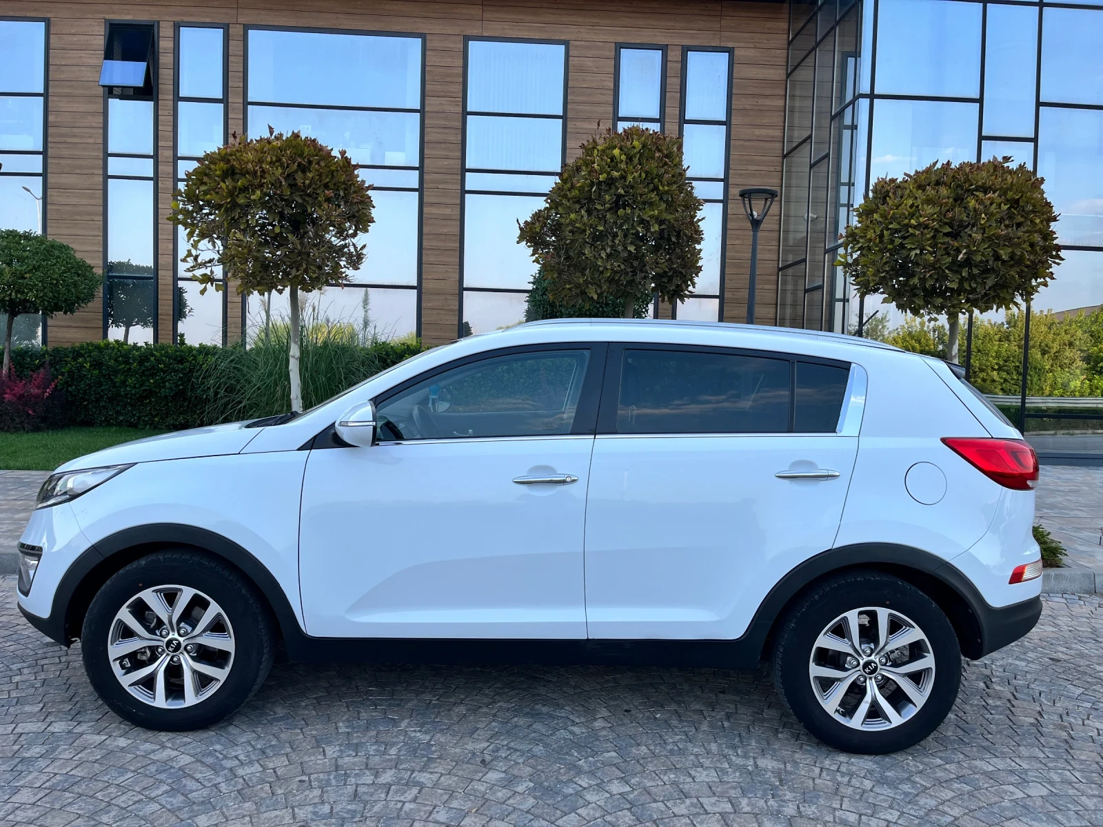 Kia Sportage 1.6i 135к.с.* 153700км. Реални* Waze* Android * Ун, снимка 5 - Автомобили и джипове - 55836672