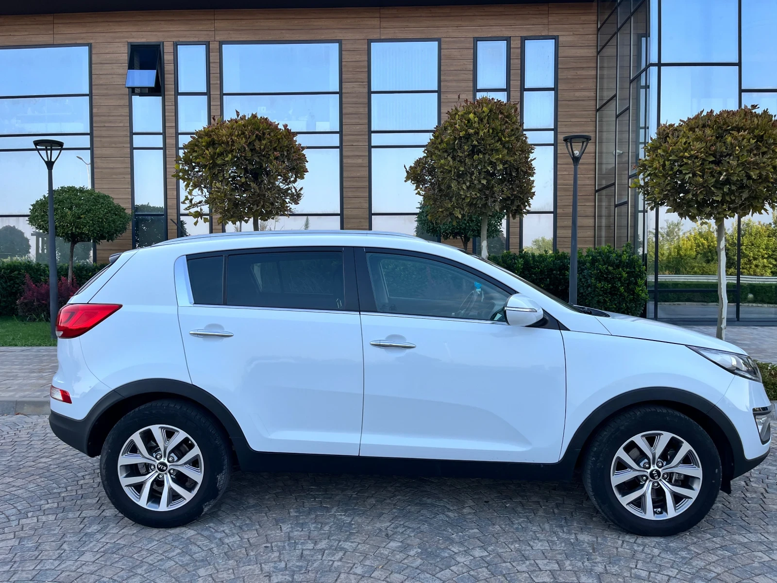 Kia Sportage 1.6i 135к.с.* 153700км. Реални* Waze* Android * Ун, снимка 6 - Автомобили и джипове - 55836672