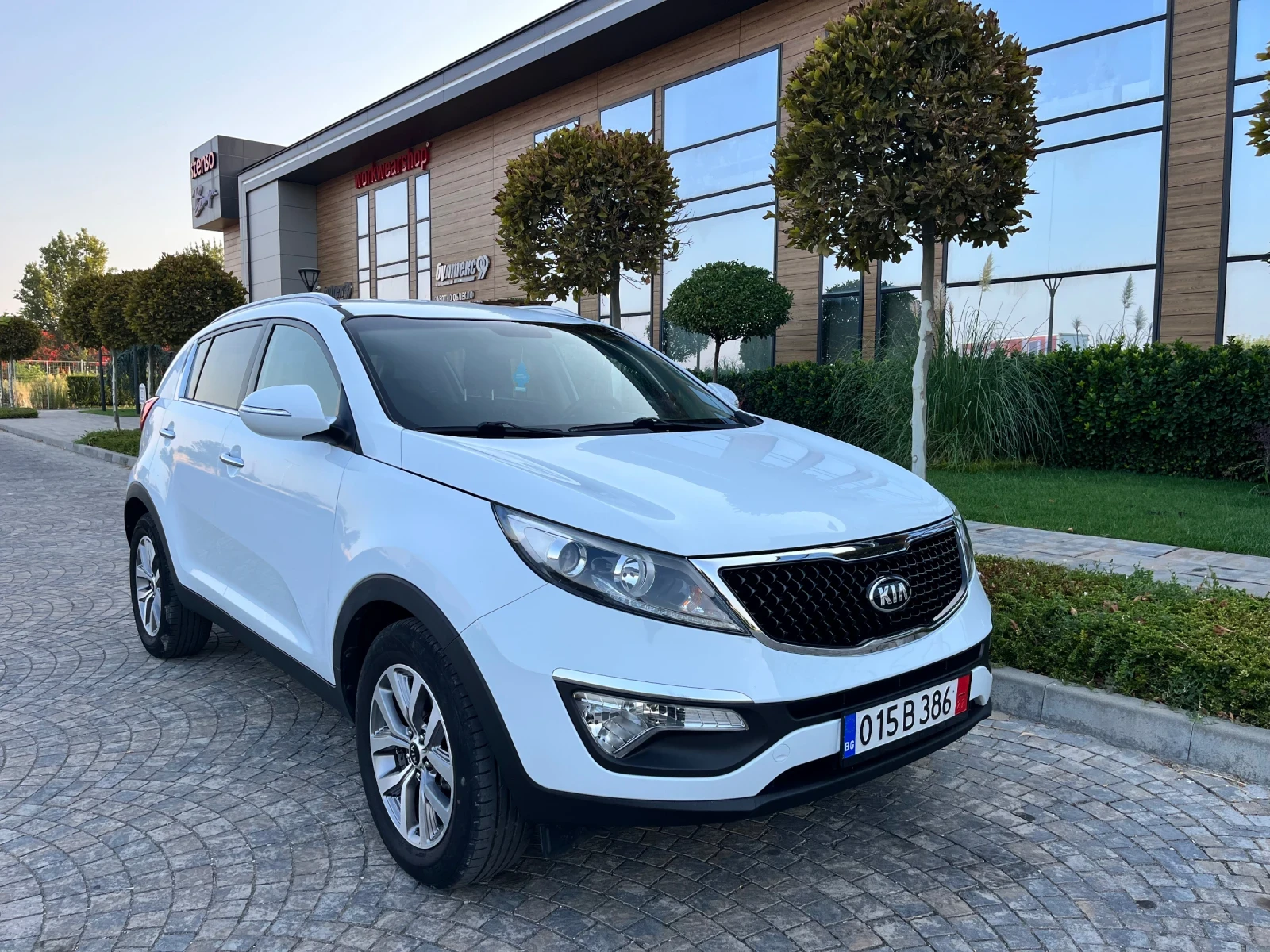 Kia Sportage 1.6i 135к.с.* 153700км. Реални* Waze* Android * Ун, снимка 3 - Автомобили и джипове - 55836672