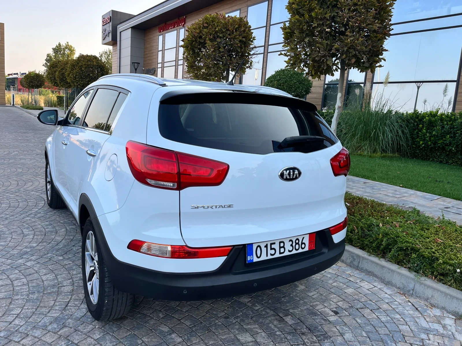 Kia Sportage 1.6i 135к.с.* 153700км. Реални* Waze* Android * Ун, снимка 14 - Автомобили и джипове - 55836672