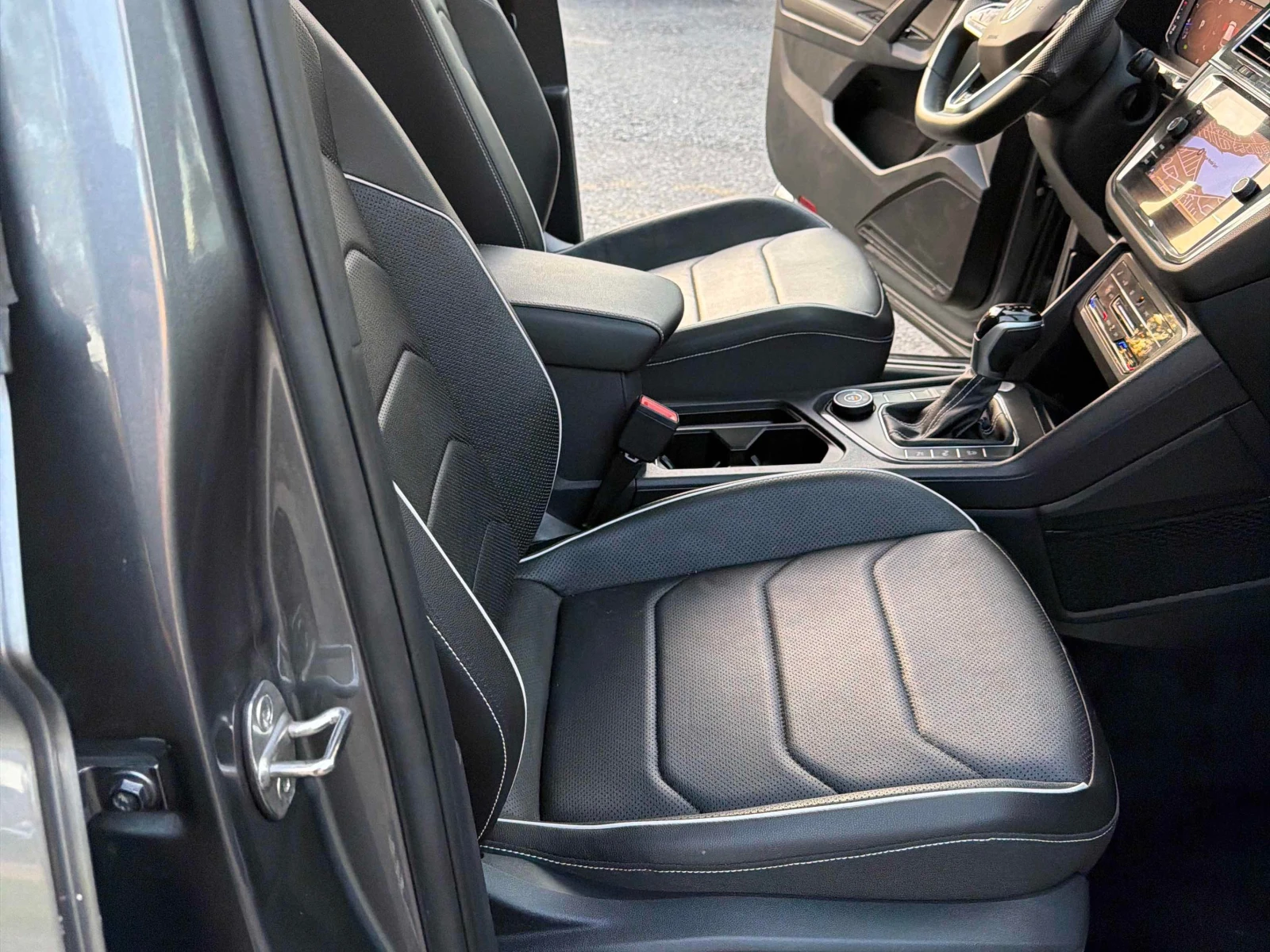 VW Tiguan * Highline R Line * CARFAX * БЕЗ ПЪРВОНАЧАЛНА ВНОС, снимка 15 - Автомобили и джипове - 55838158