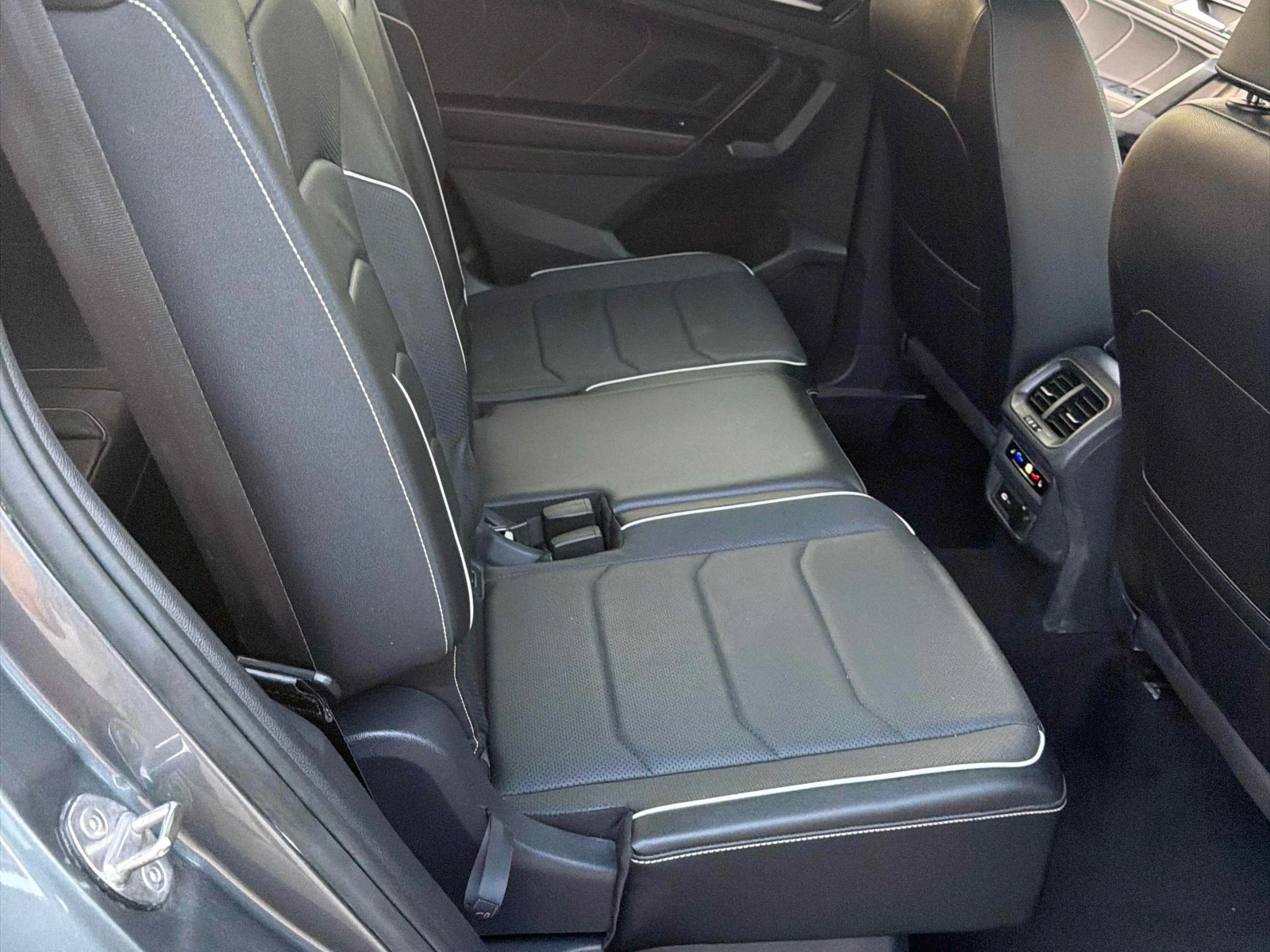 VW Tiguan * Highline R Line * CARFAX * БЕЗ ПЪРВОНАЧАЛНА ВНОС, снимка 14 - Автомобили и джипове - 55838158