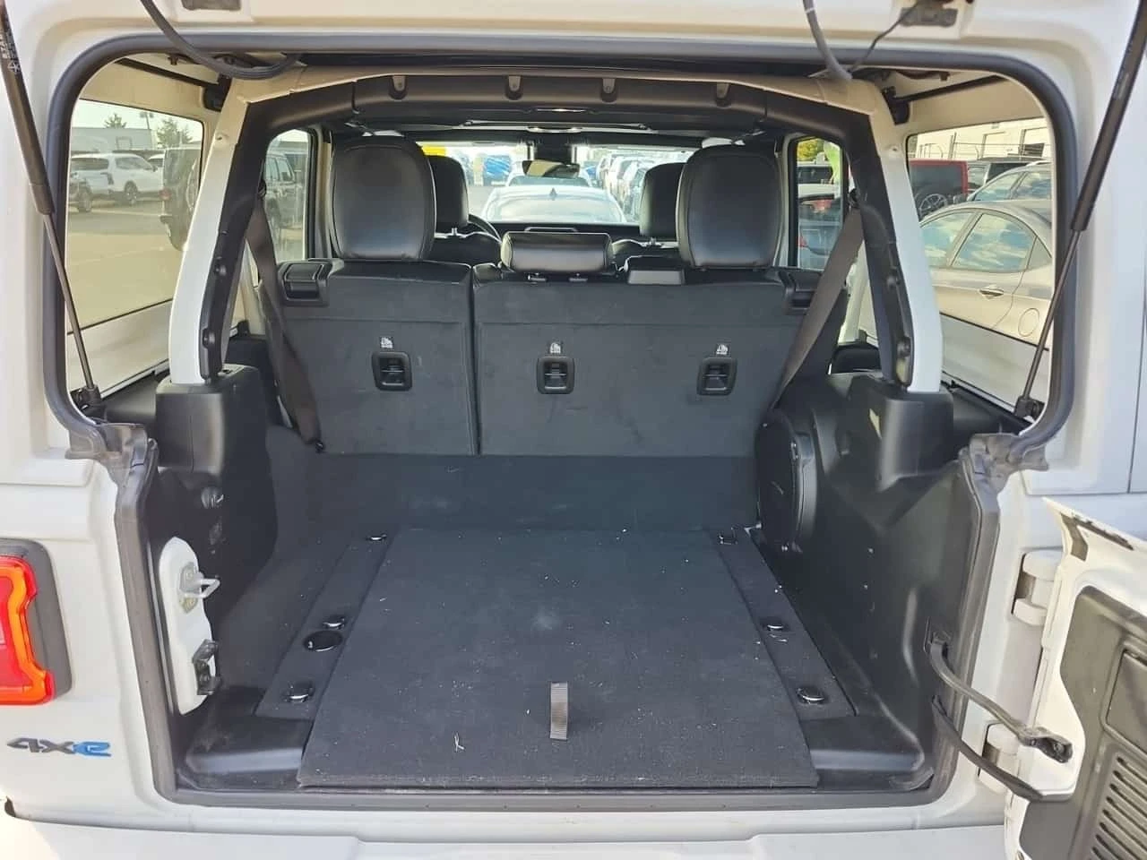 Jeep Wrangler * 4 Door 4x4 High Altitude * REMOTE START * ПОДГРЕ, снимка 14 - Автомобили и джипове - 56327801