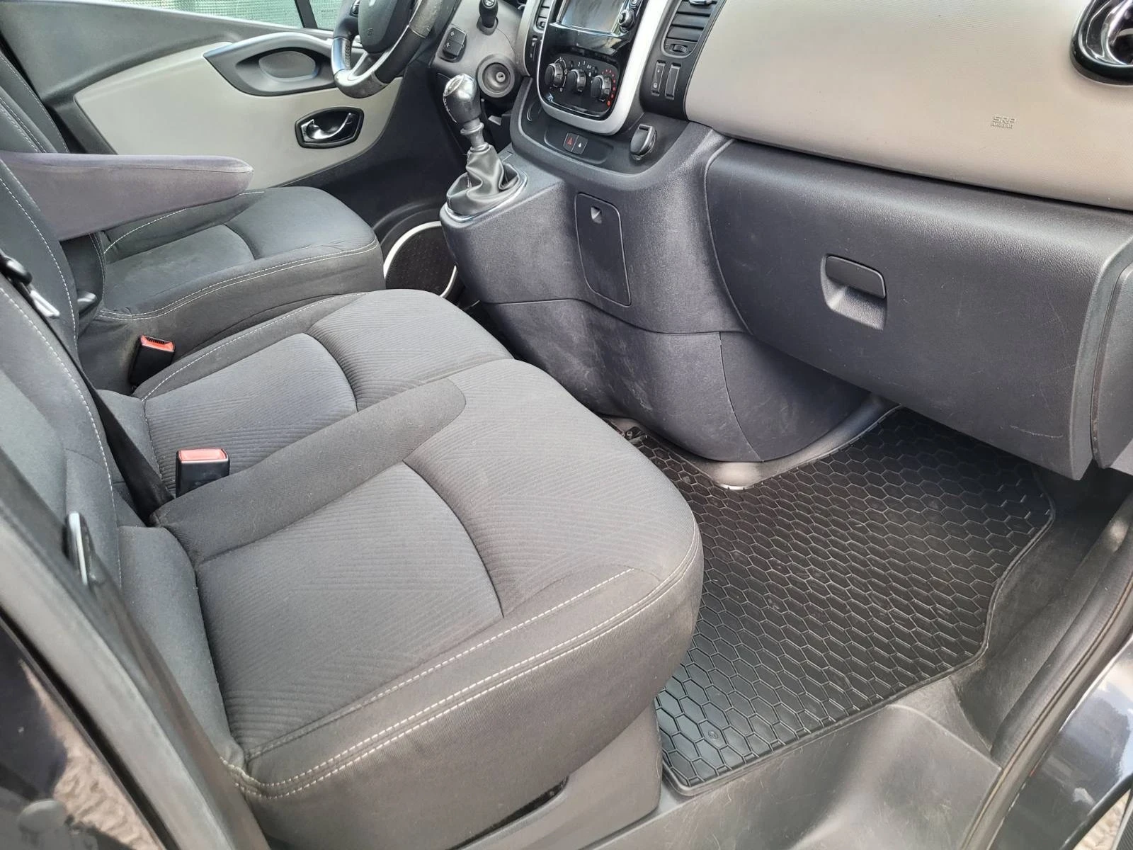 Renault Trafic 1.6 140к.с. ТОВАРОПЪТНИЧЕСКИ - изображение 8