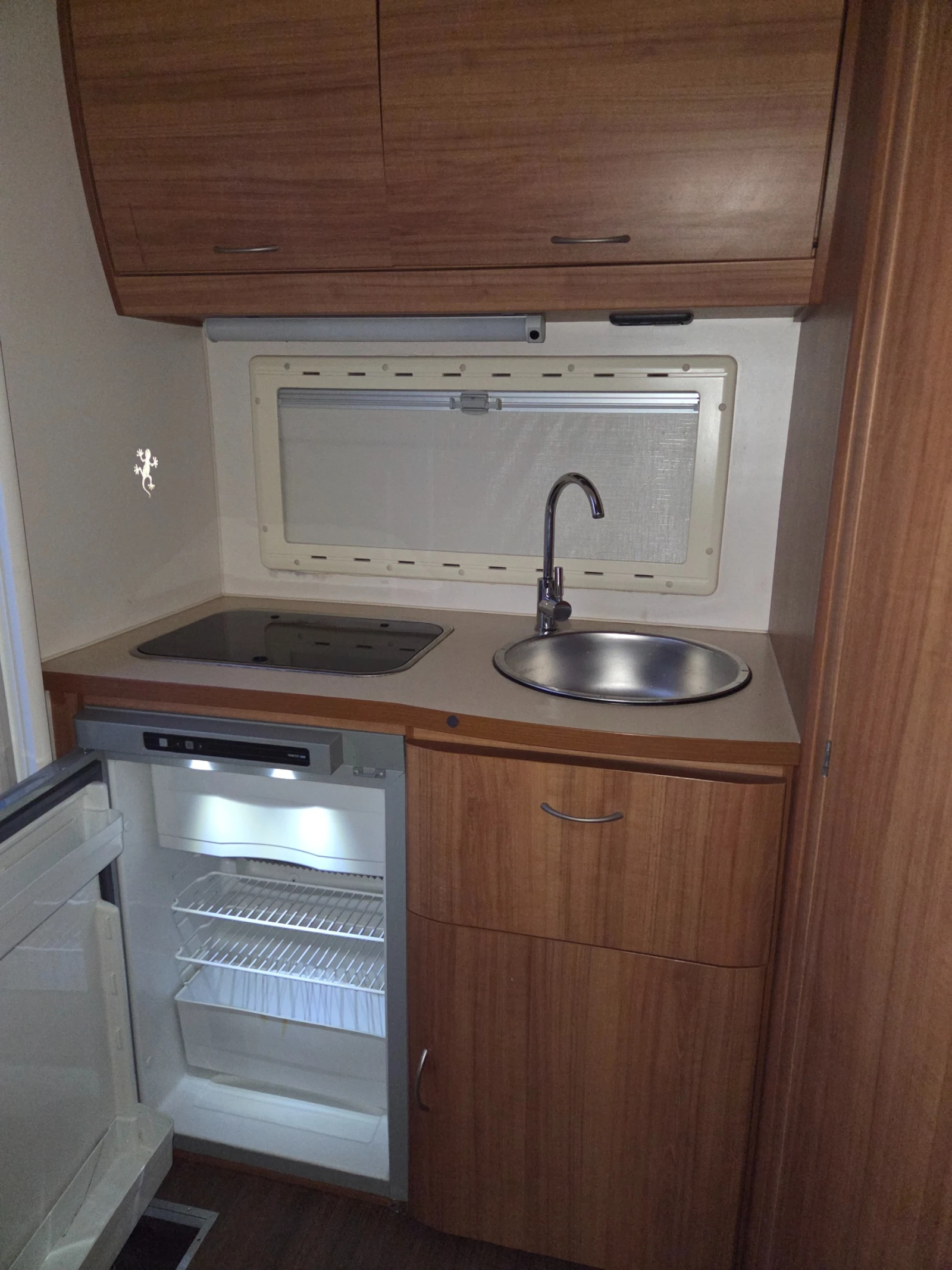 Кемпер Ford TRANSIT/FRECCIA KAMP F26 MDF 10/ШВЕЙЦАРИЯ/76 000км, снимка 11 - Каравани и кемпери - 53843143