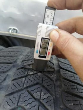 Гуми Зимни 245/40R18, снимка 4