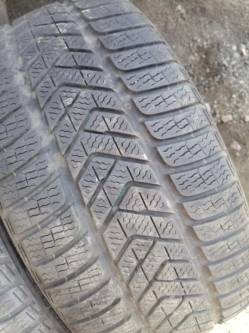 Гуми Зимни 245/40R18, снимка 2 - Гуми и джанти - 32079987