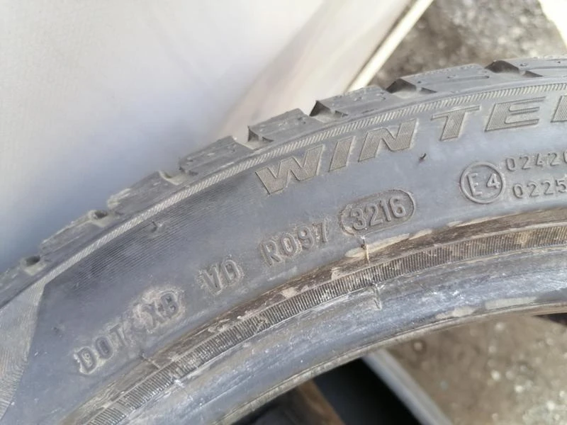 Гуми Зимни 245/40R18, снимка 7 - Гуми и джанти - 32079987