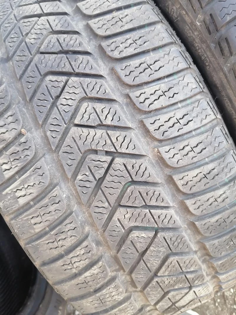 Гуми Зимни 245/40R18, снимка 3 - Гуми и джанти - 32079987