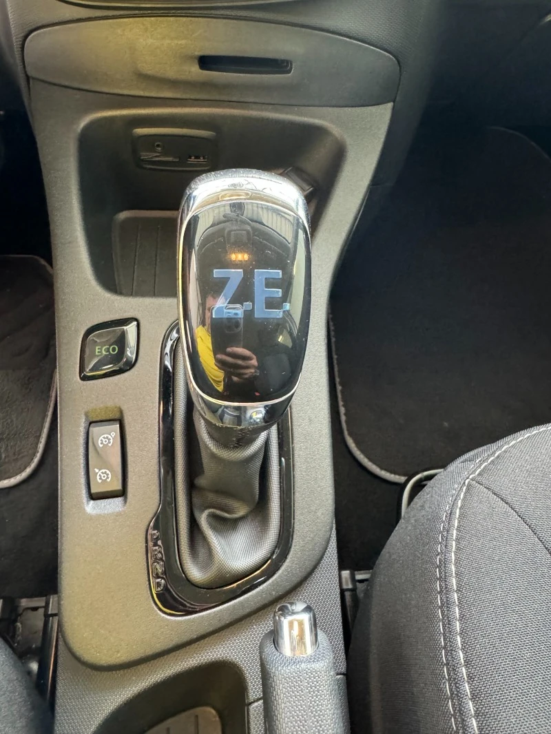 Renault Zoe Z.E 41kWh, снимка 13 - Автомобили и джипове - 46172928