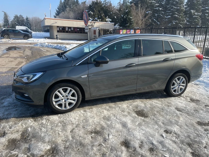 Opel Astra Sports Tourer + Xenon + Led, снимка 2 - Автомобили и джипове - 48740228