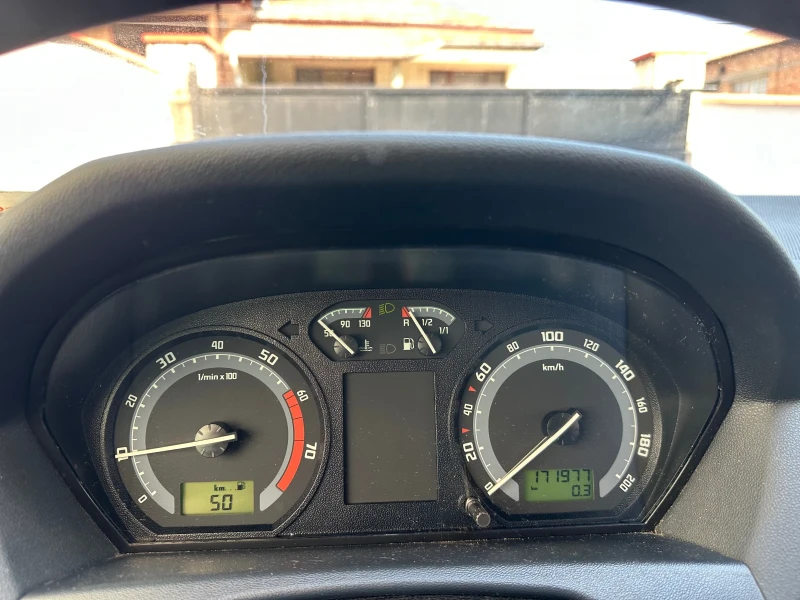 Skoda Fabia 1.4i, снимка 9 - Автомобили и джипове - 52721873