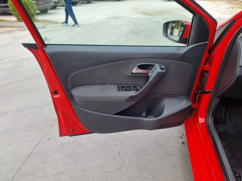 VW Polo, снимка 6 - Автомобили и джипове - 52383590