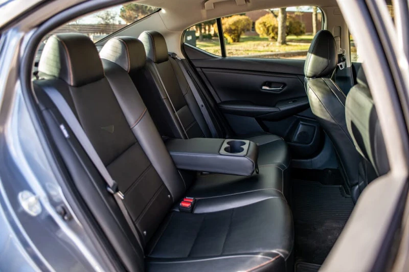 Nissan Sentra SR* FWD* АвтоКредит* (ЦЕНА ДО БГ), снимка 14 - Автомобили и джипове - 52769692