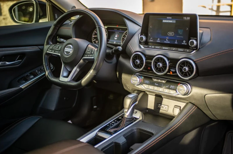 Nissan Sentra SR* FWD* АвтоКредит* (ЦЕНА ДО БГ), снимка 15 - Автомобили и джипове - 52769692