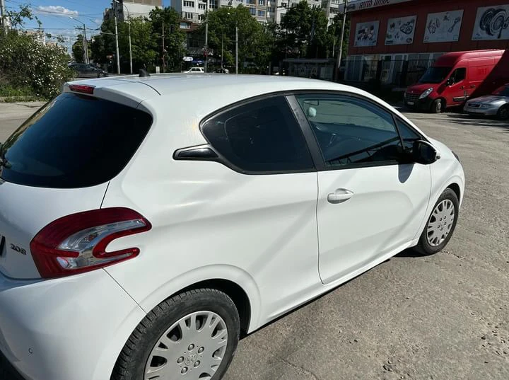 Peugeot 208 1.0, снимка 3 - Автомобили и джипове - 46754522