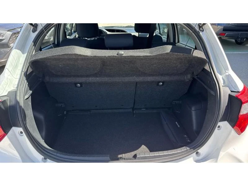 Toyota Yaris chic - изображение 10