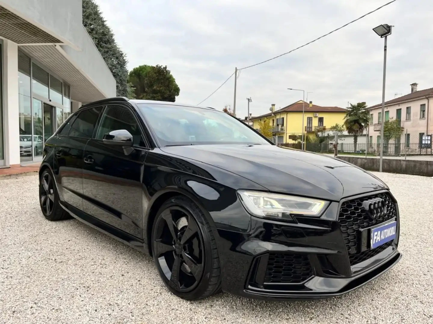 Audi Rs3 2.5 TFSI quattro S tronic - изображение 3