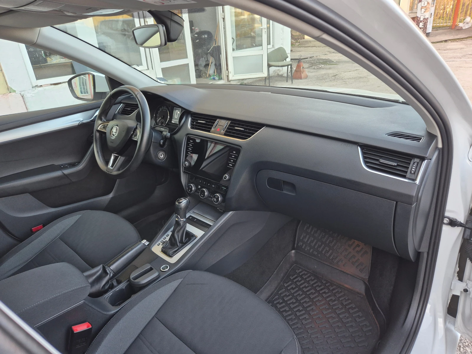 Skoda Octavia 2.0 TDI AVTOMAT TOП!!!, снимка 15 - Автомобили и джипове - 53772868