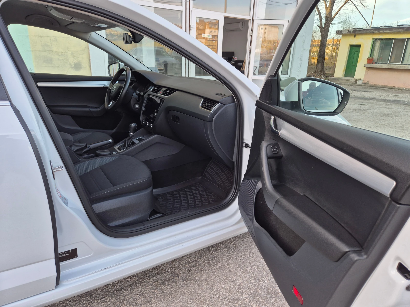 Skoda Octavia 2.0 TDI AVTOMAT TOП!!!, снимка 14 - Автомобили и джипове - 53772868